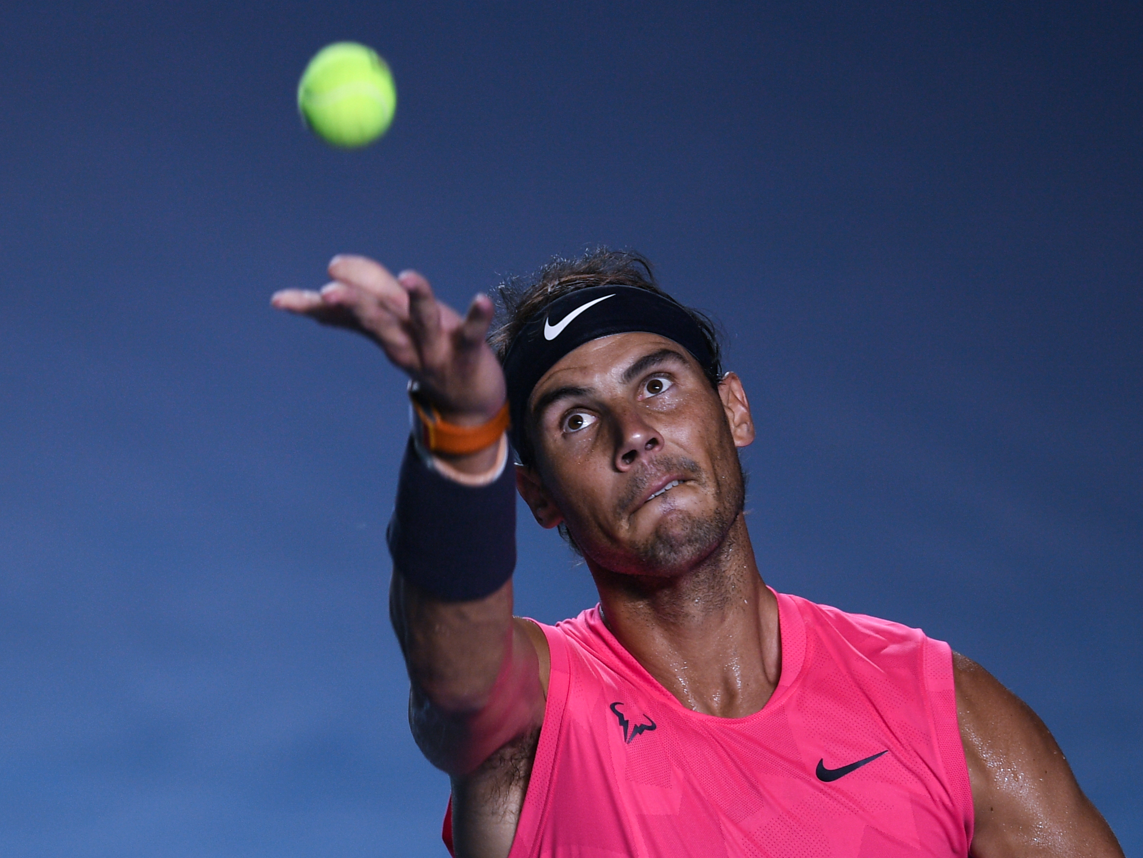 亚博体育官网-纳达尔重返赛场，败北首场状态出色，美国队观众沸腾！-亚博体育官网